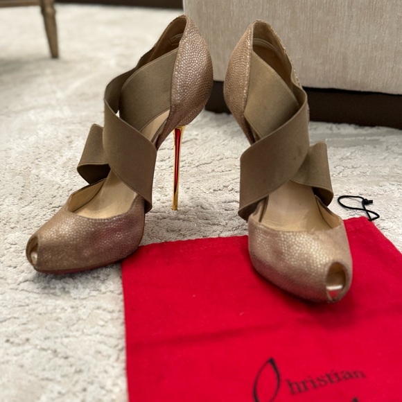 Christian Louboutin Big Dorcet 120 Peep-Toe Pumps Gold Textured Leather Size 6 - Picture 12 of 17